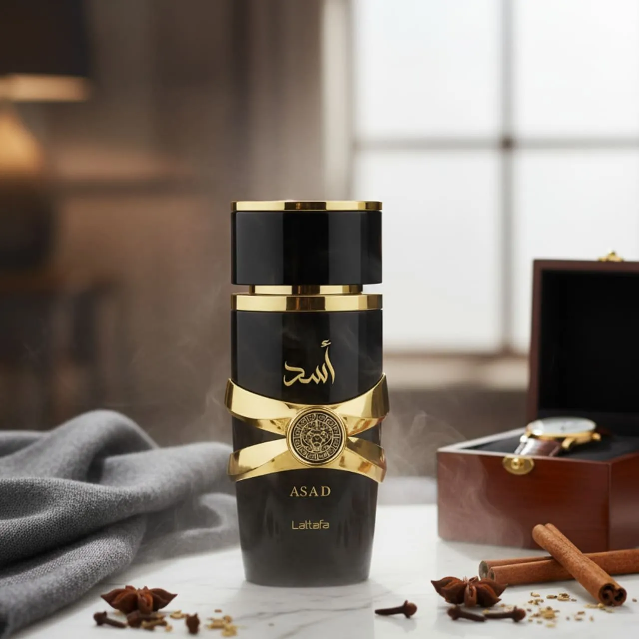 Frasco elegante de Asad Lattafa Eau de Parfum com essência âmbar sofisticada.