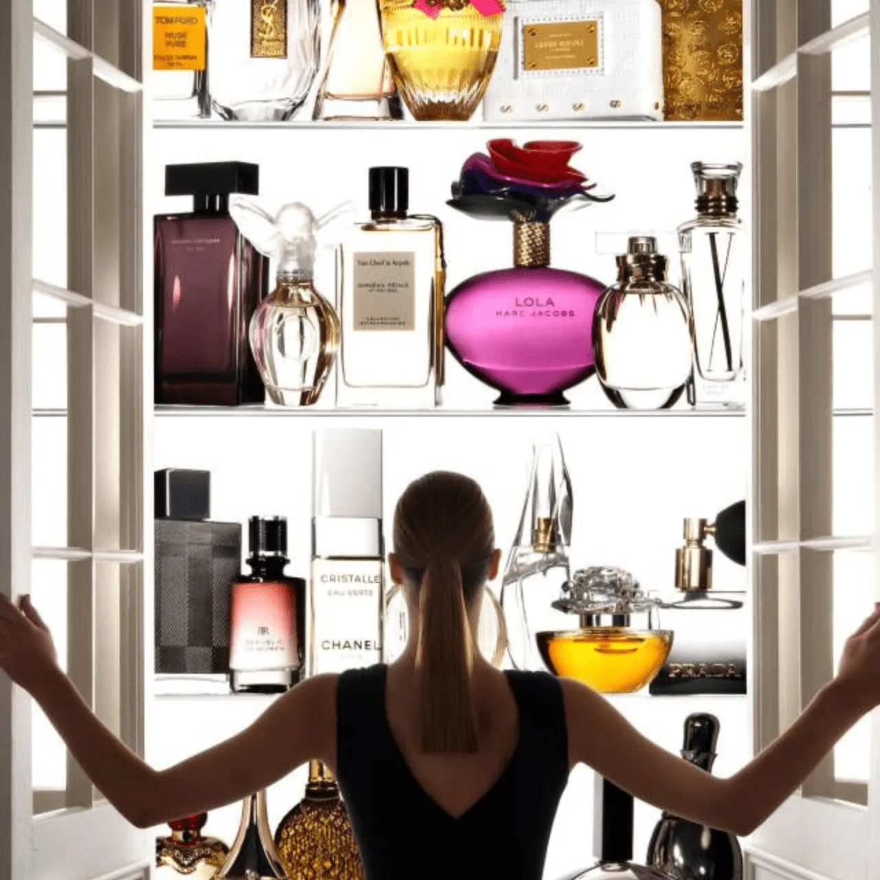 Frascos de perfumes árabes femininos em destaque como mais vendidos.