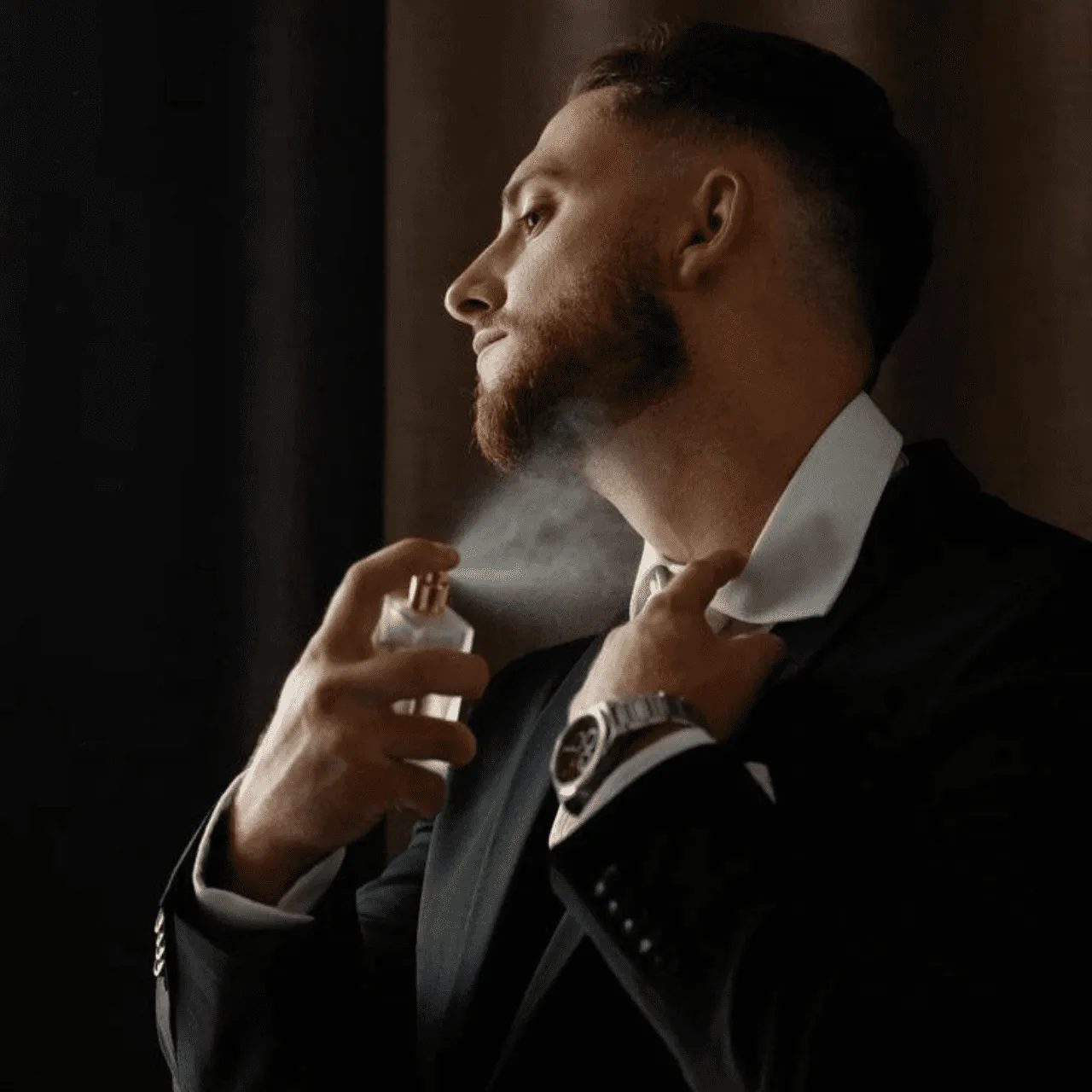 Frascos de perfumes masculinos destacados por alta fixação e performance.