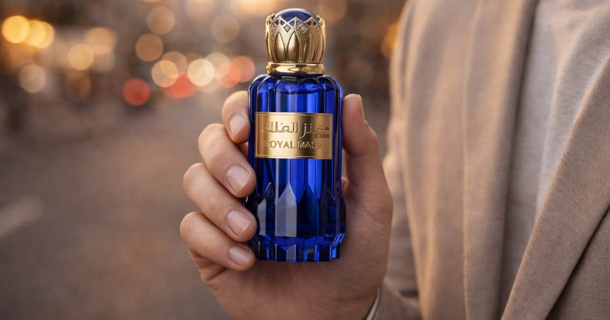 Frasco do perfume Kenz Al Malik em contexto de uso diário e versátil