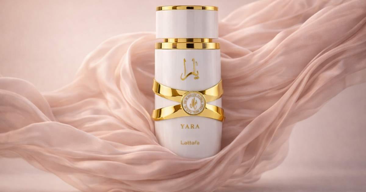 Frasco original do perfume yara moi em tom rosa suave destacando design feminino elegante e acabamento delicado.