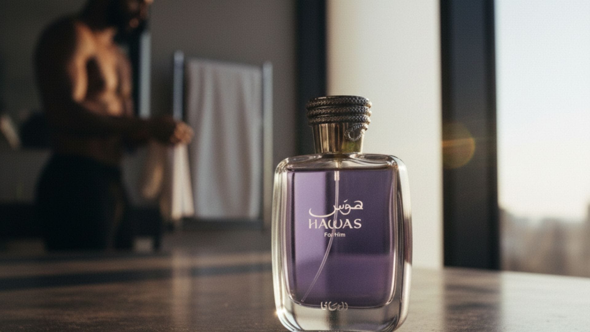 Frasco do rasasi hawas perfume masculino em destaque com fundo moderno e iluminação natural transmitindo sofisticação