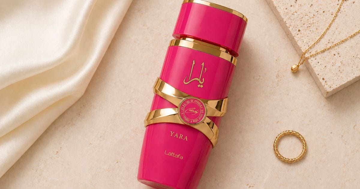 Lattafa Yara Candy EDP feminino 100ml em frasco rosa